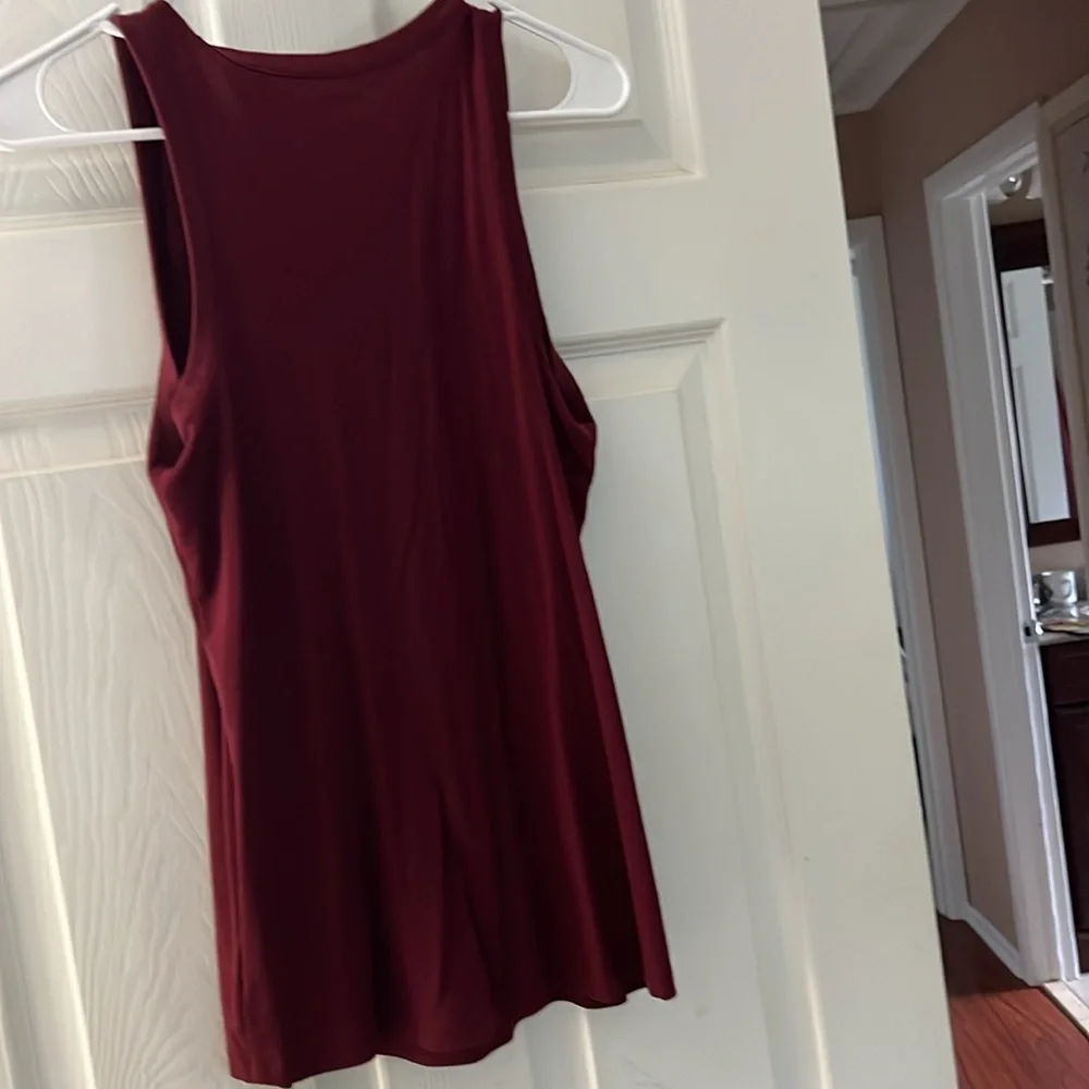 Tops - Picture 3 of 4